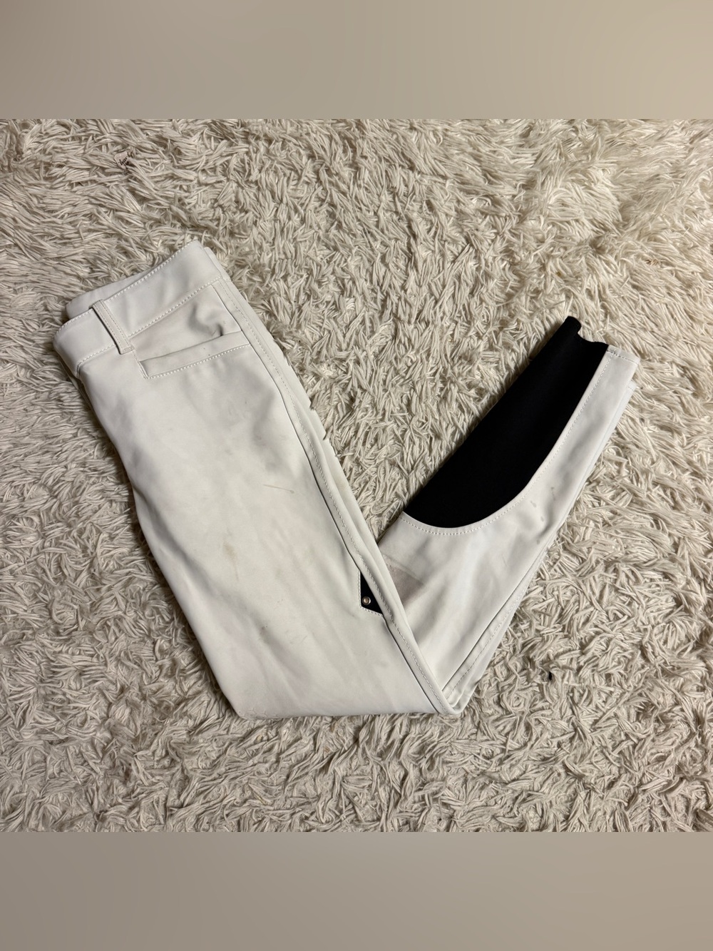 Women’s No Tag White Equiline Knee Patch Horseback Riding Breeches. Staining.